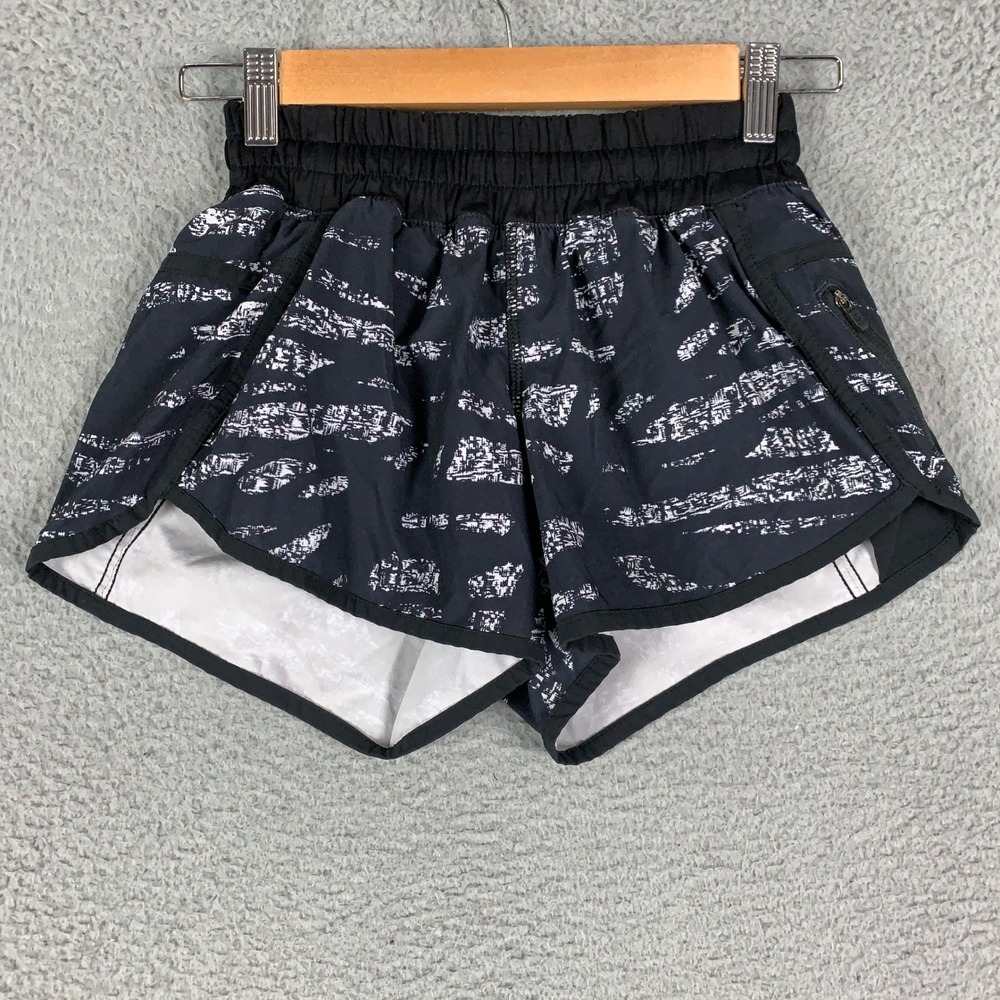 Lululemon Tracker Shorts Womens 4 Black White Static Print Athletic Run Training